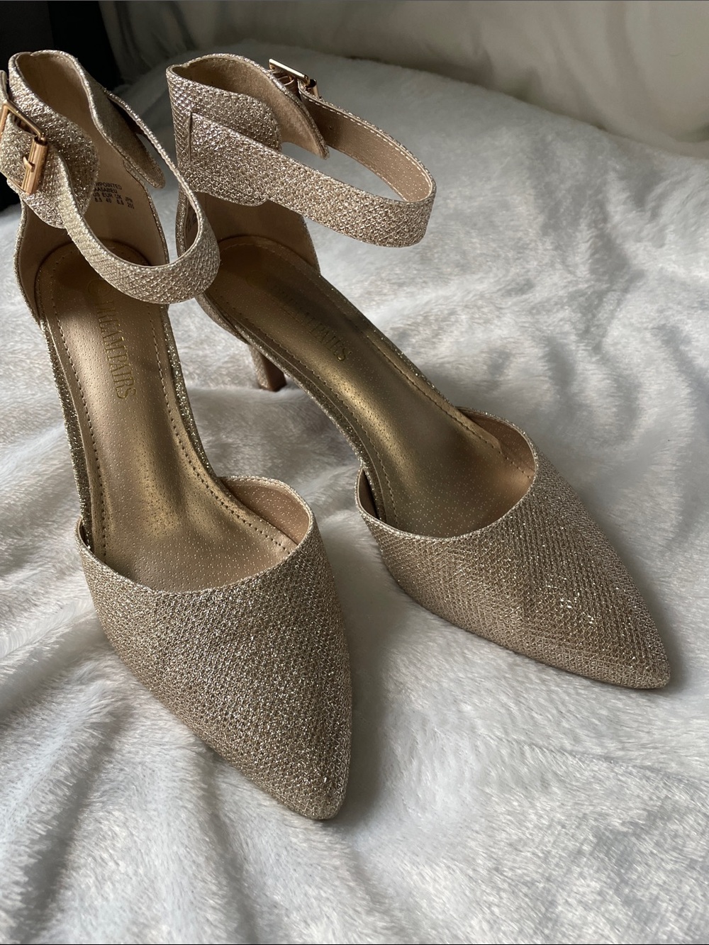 Elegant champagne gold Heels - Picture 3 of 9